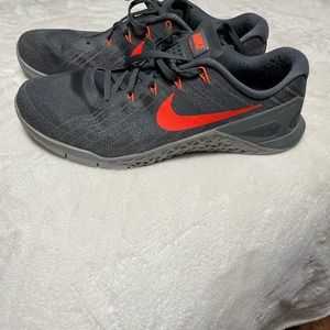 Nike Metcon grey/orange mens size 11 sneakers